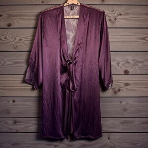 Victoria’s Secret Tie Robe Sz M/L Plum Purple Satin Lace Short Pockets Sexy EUC